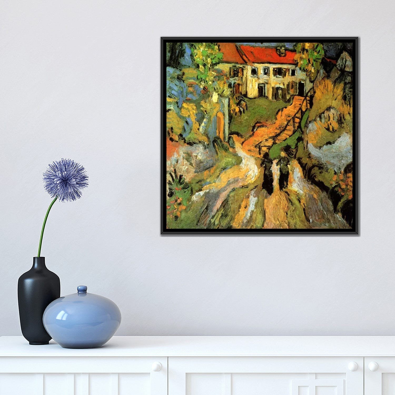 Landsbygade og trappe i Auvers med figurer