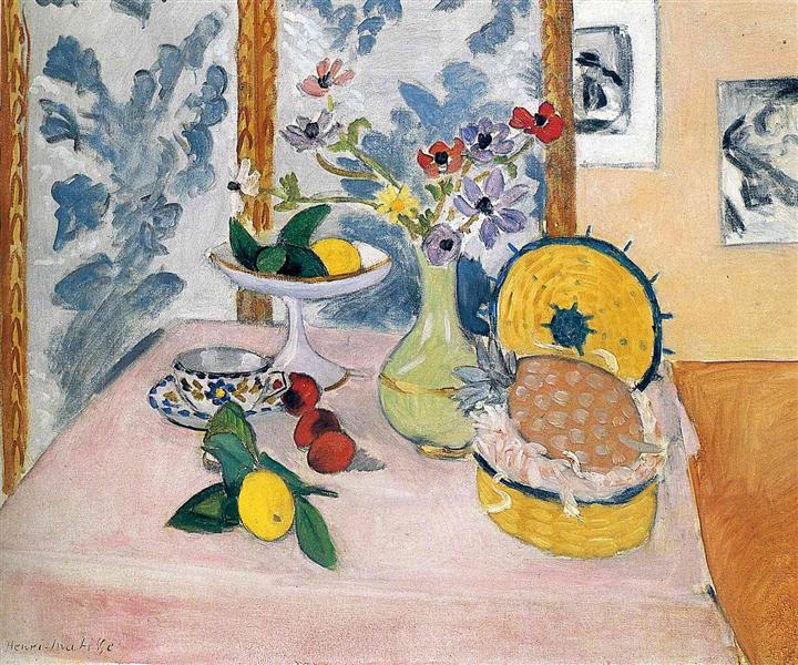 Nature morte, pommes de pin, compotier, fruit, vase d'anémones 1925