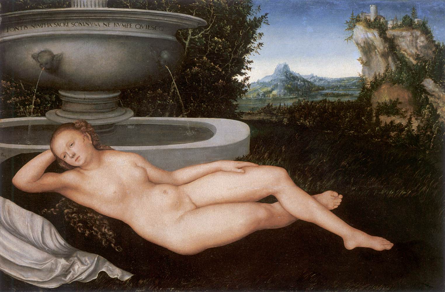 Nymphe allongée avec de l'eau