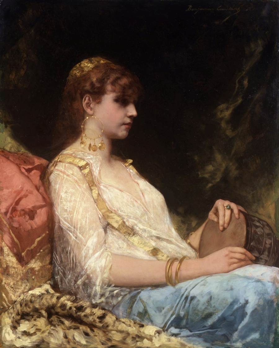 Femme orientale avec du tambour