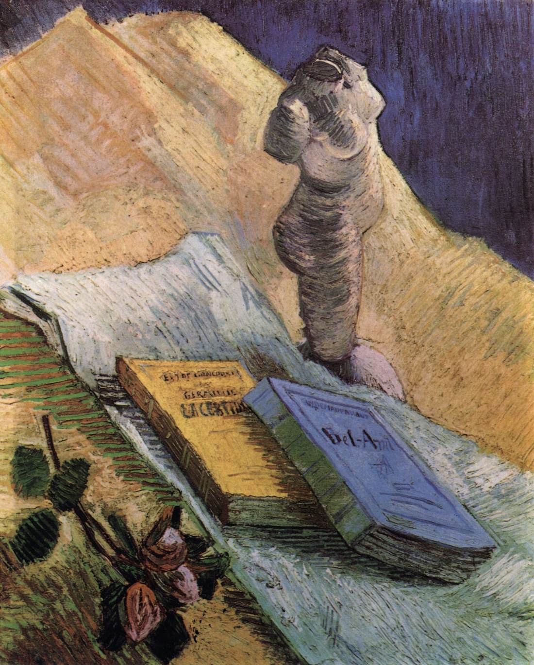 Soulever la nature avec statuette de la plate, une rose et deux romans