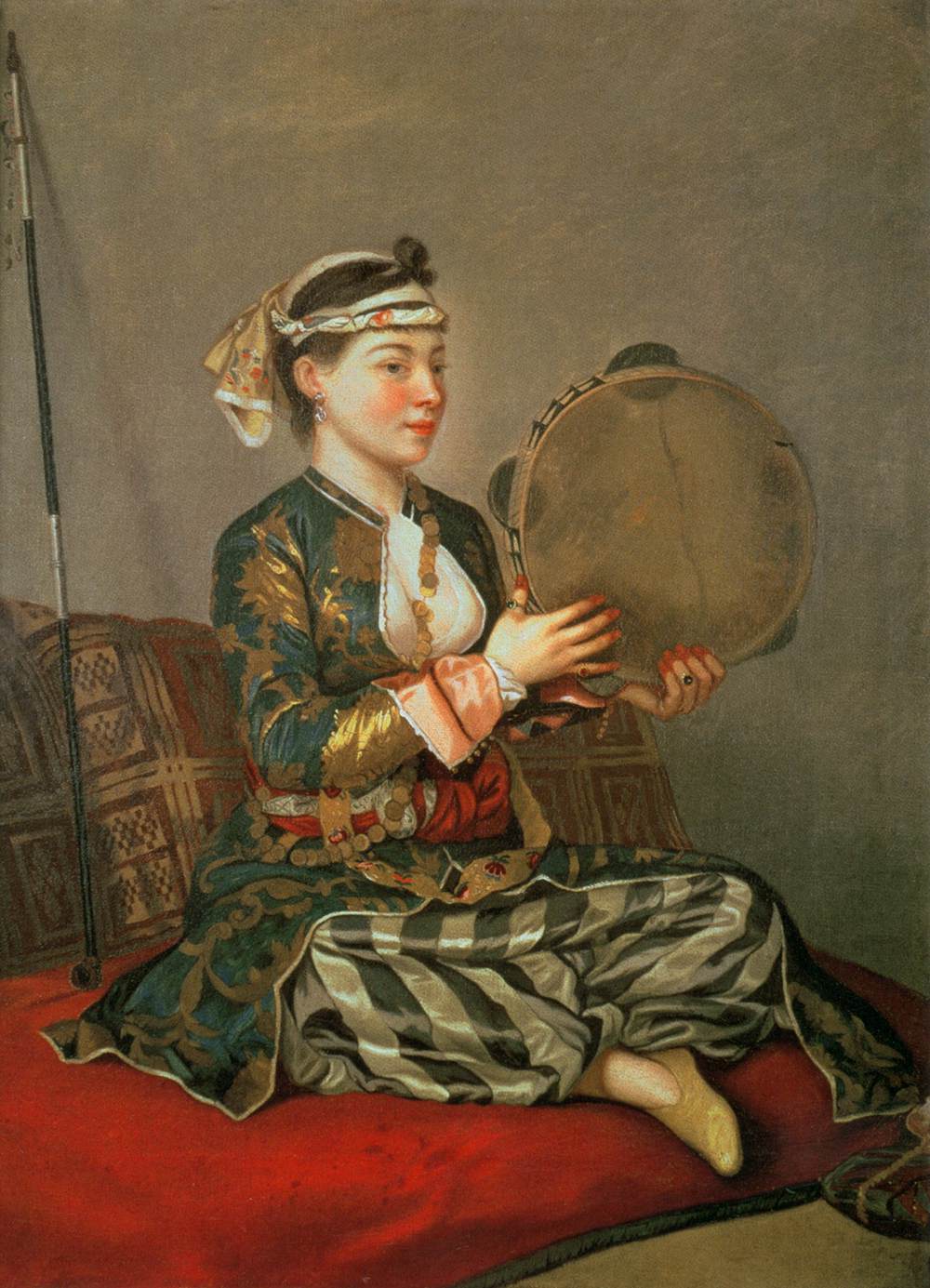 Femme turque avec du tambourin