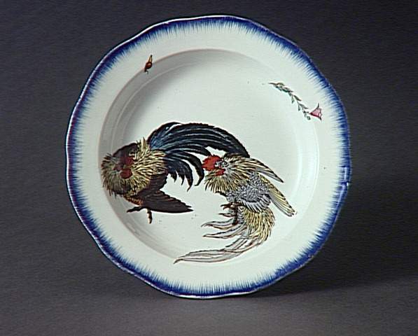 Round Plate with Scalloped Edge