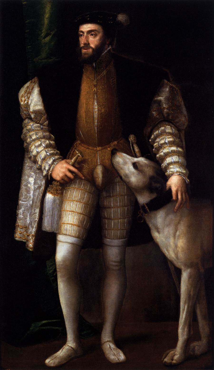 Carlos V köpeğiyle ayakta duruyor