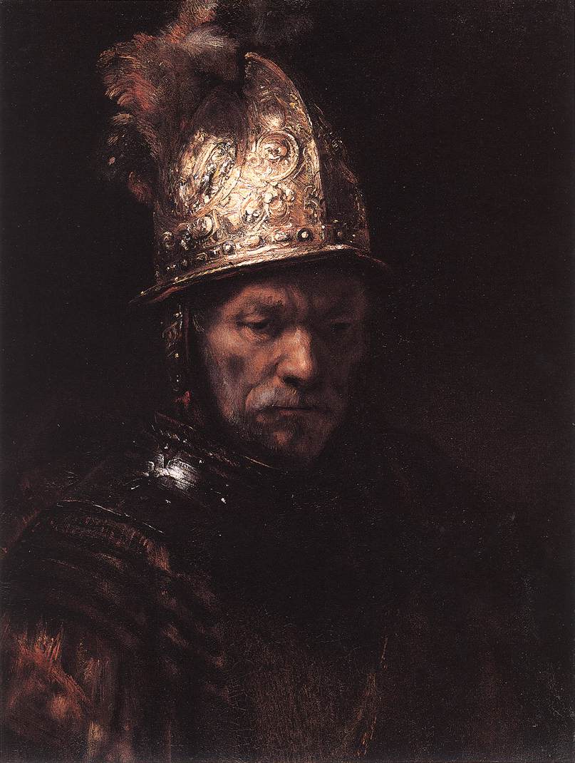 Mann in einem goldenen Helm