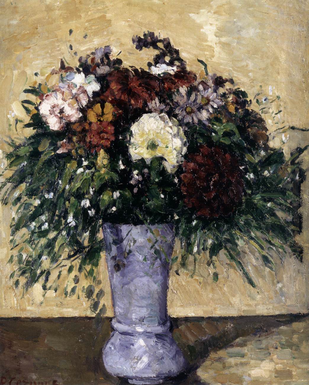 Bouquet de fleurs dans un vase bleu