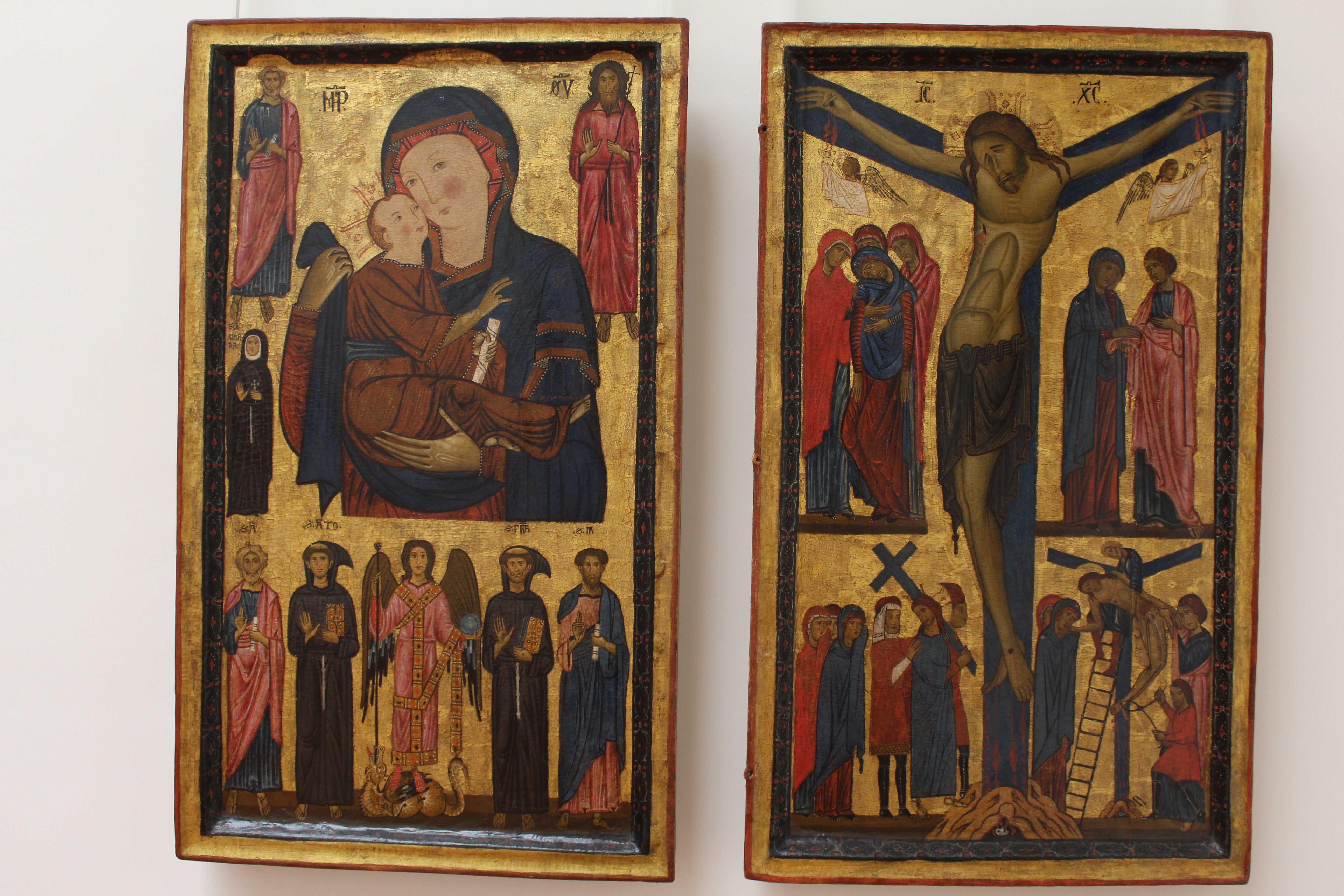 Madonna e criança com santos e a crucificação