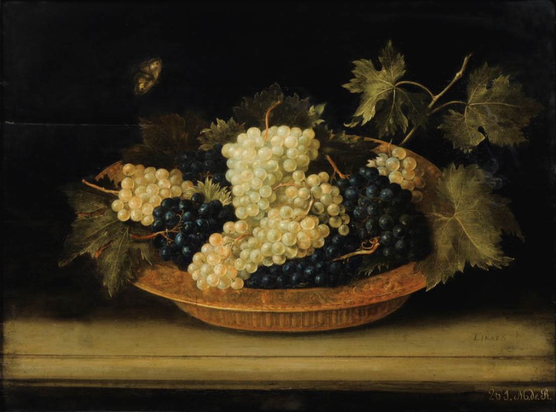 bowl of grapes