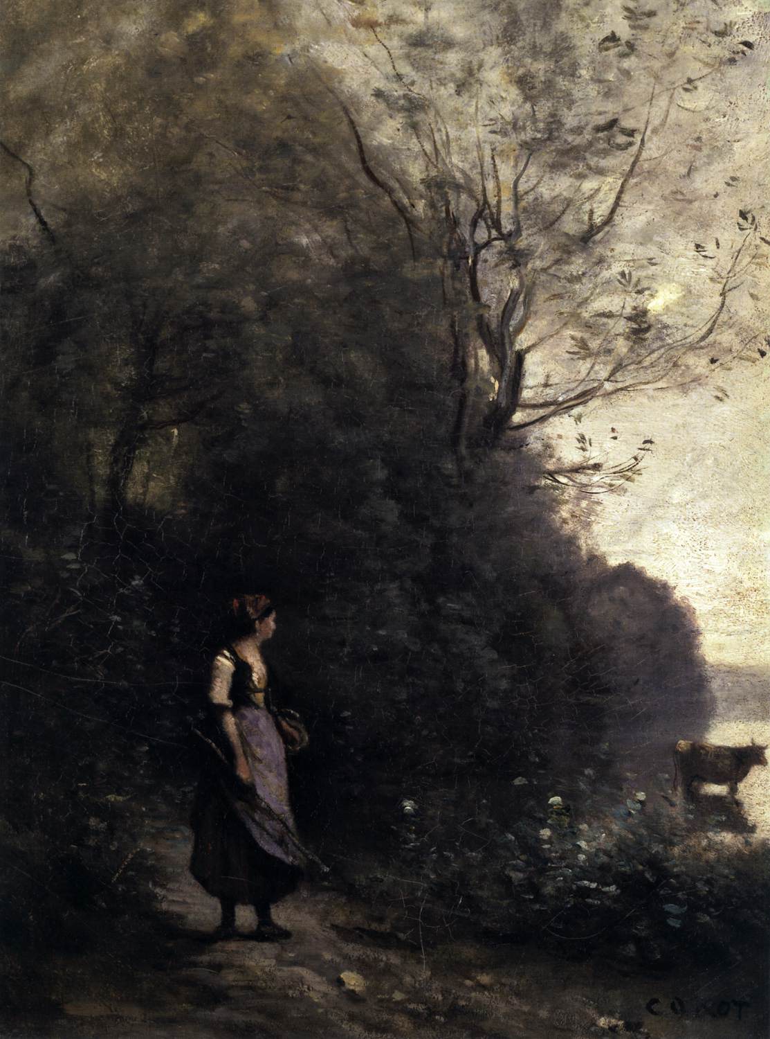 Bonde kvinde, der går en ko på kanten af ​​en skov