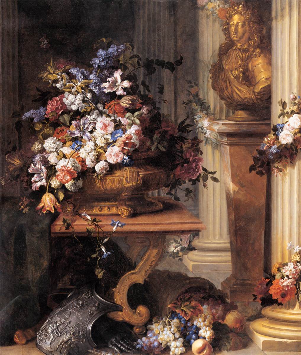 Kwiaty w złotym wazonie, popiersie Ludwika XIV, róg obfitości i zbroi