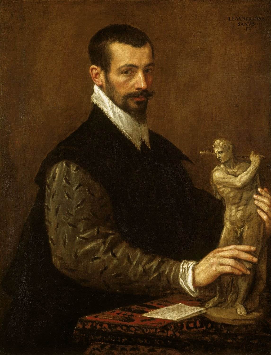 Portrait de Tiziano Aspetti tenant une statuette