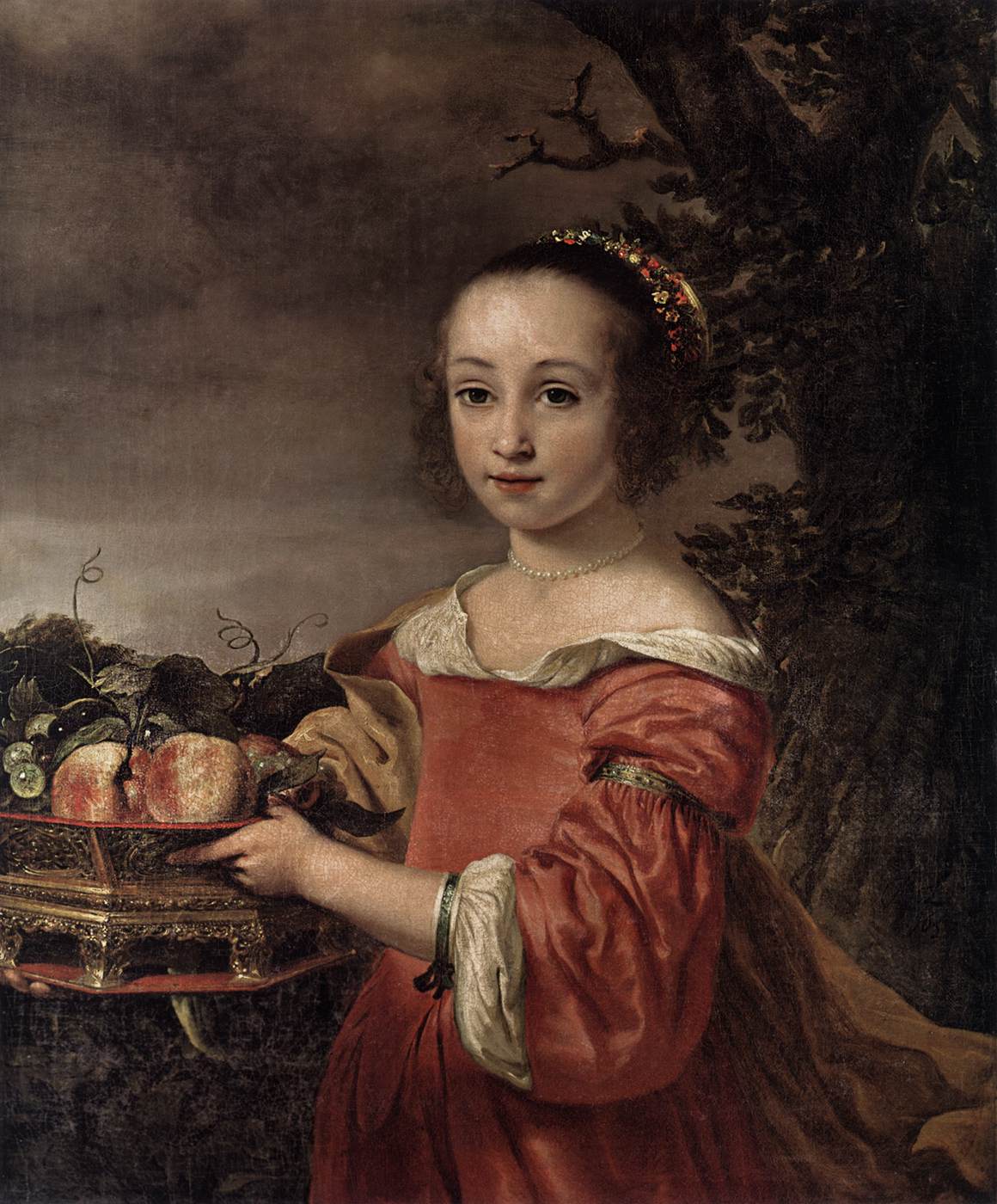 Petronela Elias mit einem Obstkorb