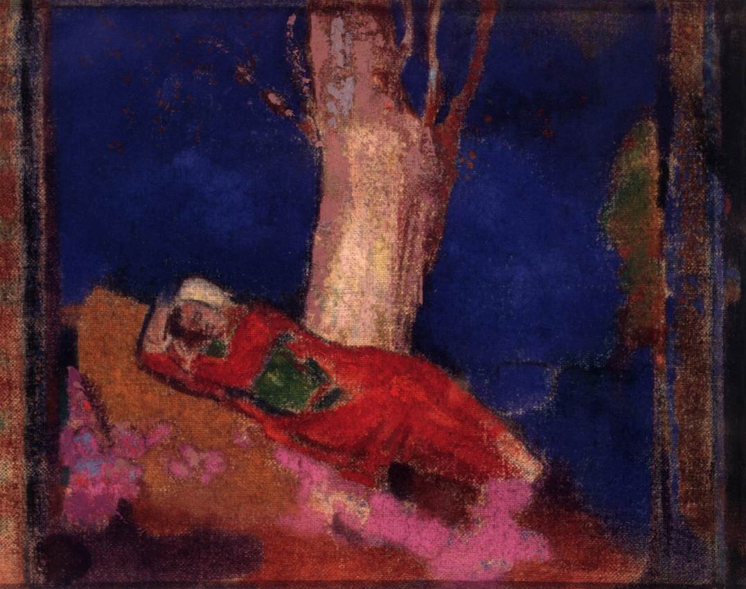 Kvinna som sover under ett träd