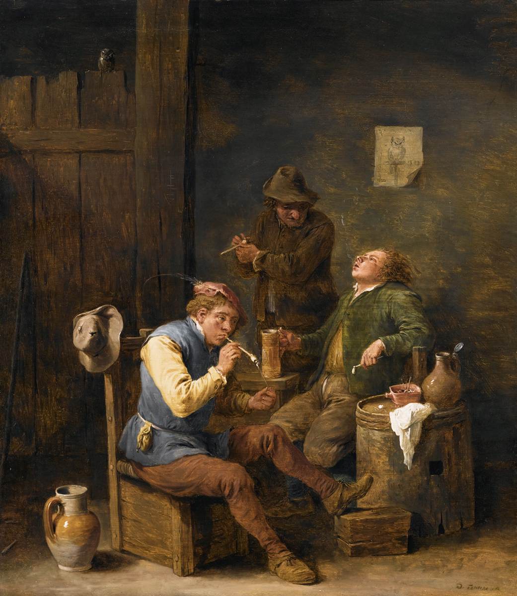 Três fumantes e bebedores no interior de uma taberna