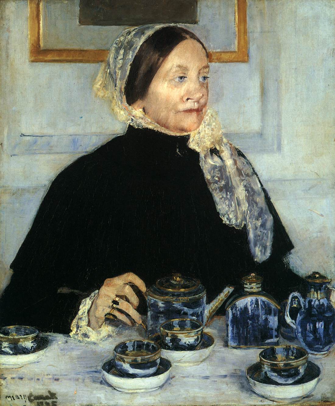 Senhora na mesa de chá