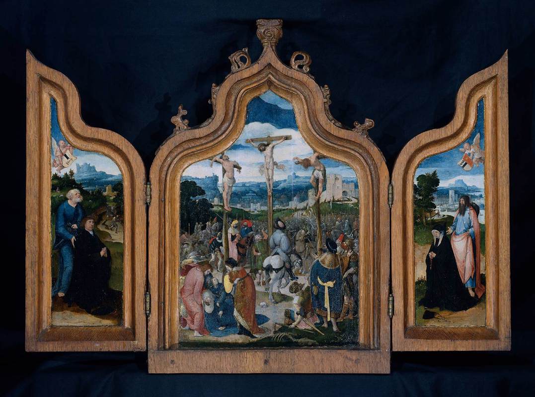 Triptyque avec le calvaire et les motifs