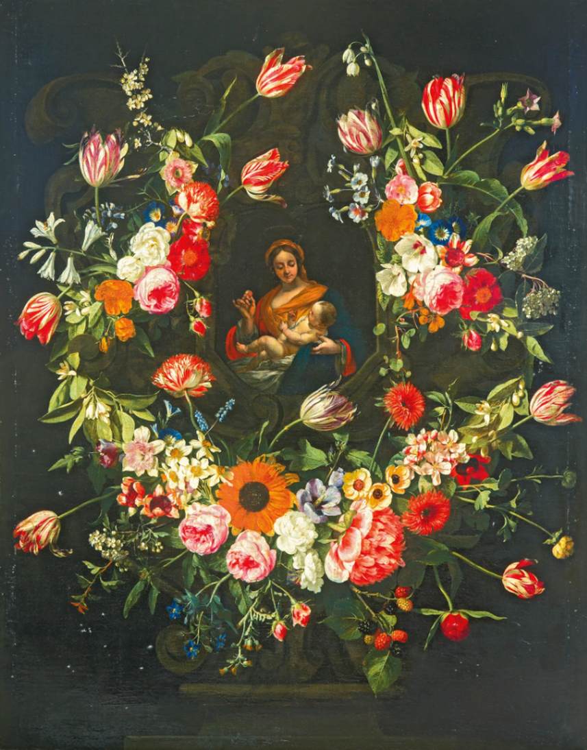 הבתולה והילד בגומחה אבן, מוקפת זרי פרחים