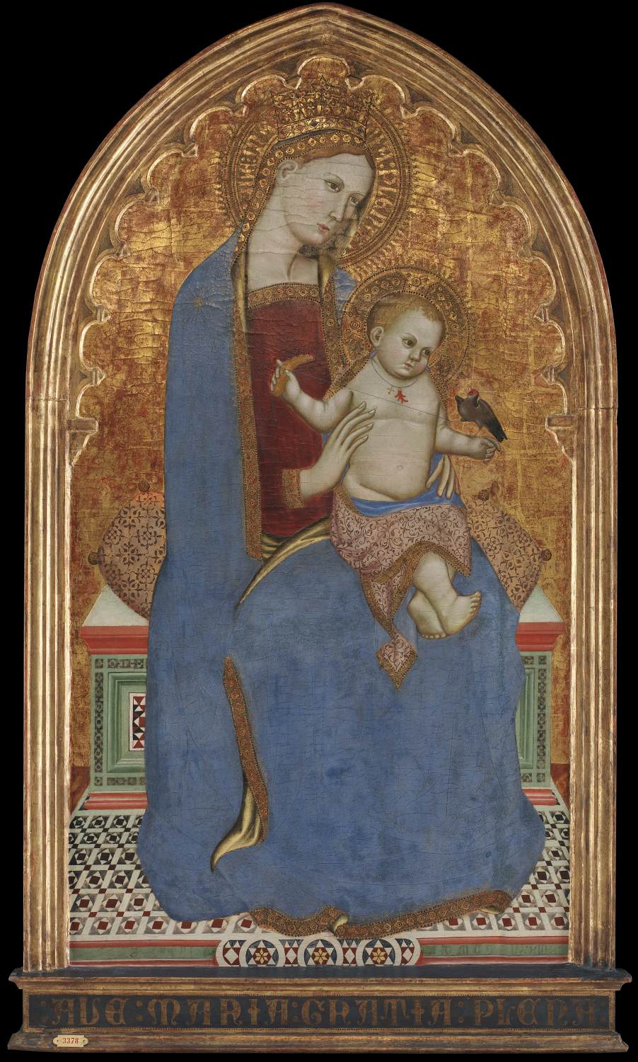 La vierge et l'enfant jouant avec une poire et tenant un mijo gavilla