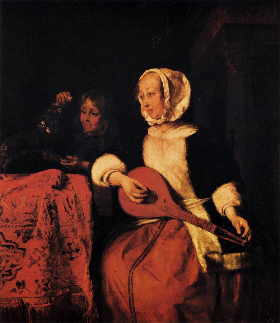 Femme réglant une mandoline